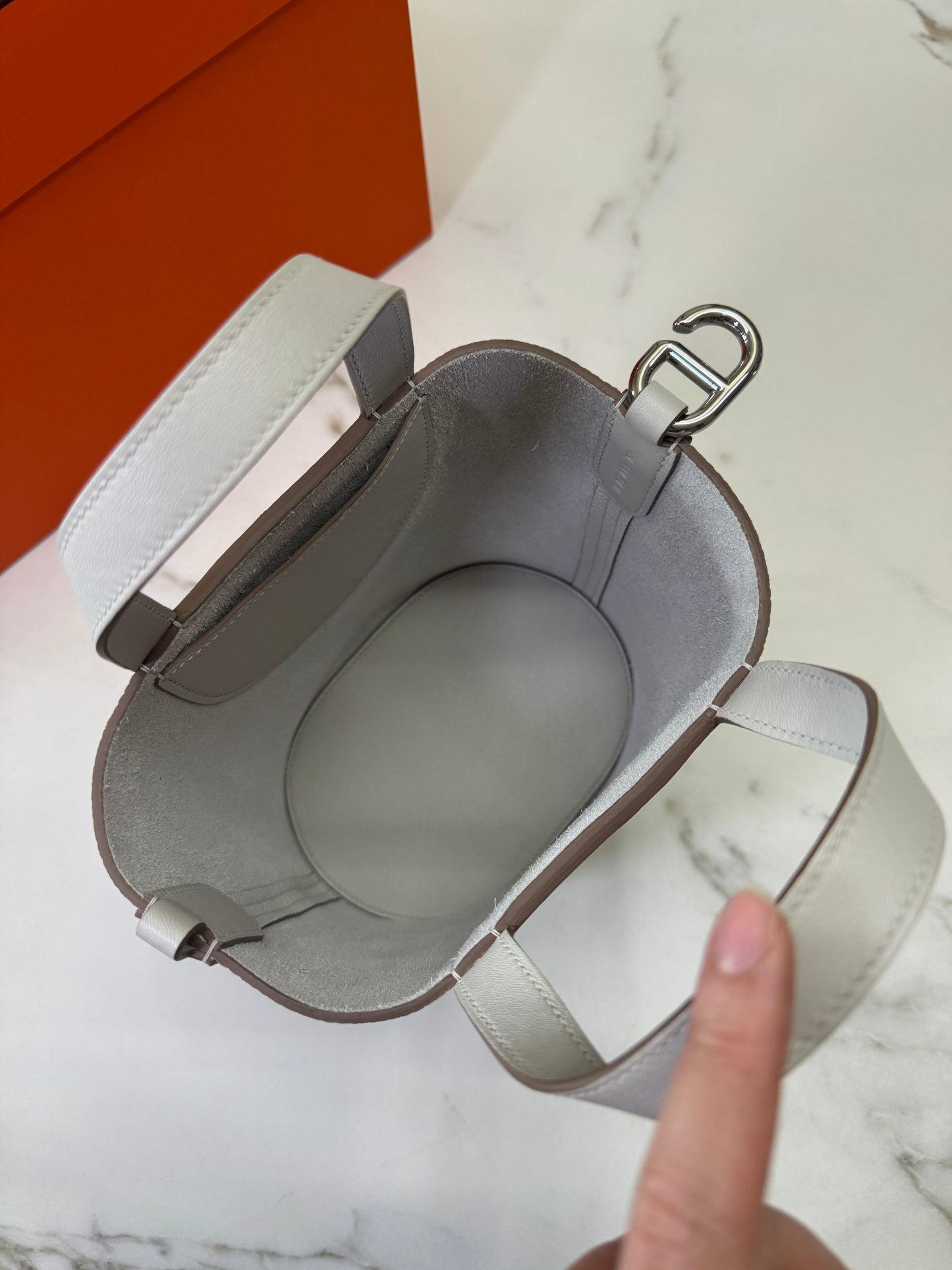 HERMES In The Loop 豬鼻菜籃子 M4奶灰色銀扣 Gris Pale PHW