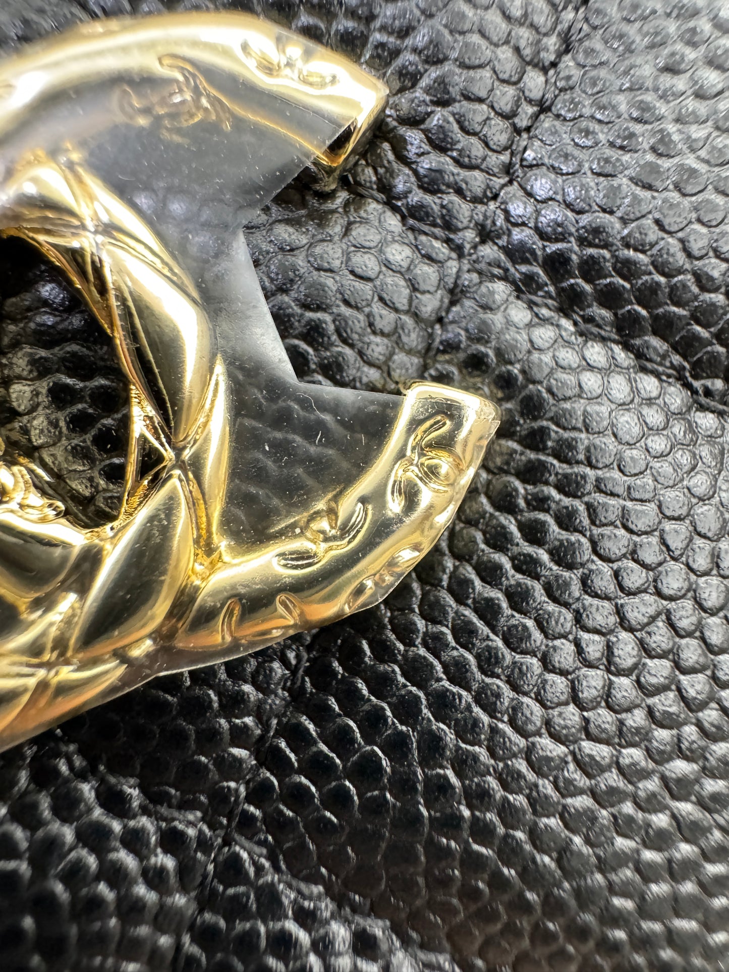 CHANEL 雕刻扣L型拉鏈小錢包