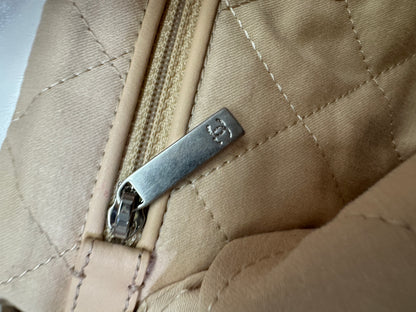 CHANEL 22 Bag Medium 白銀