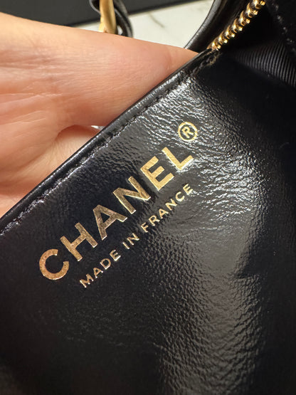 CHANEL 24A Hobo 小號 油臘皮黑色