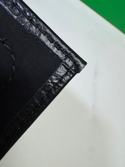 BV 8格油臘皮腰包