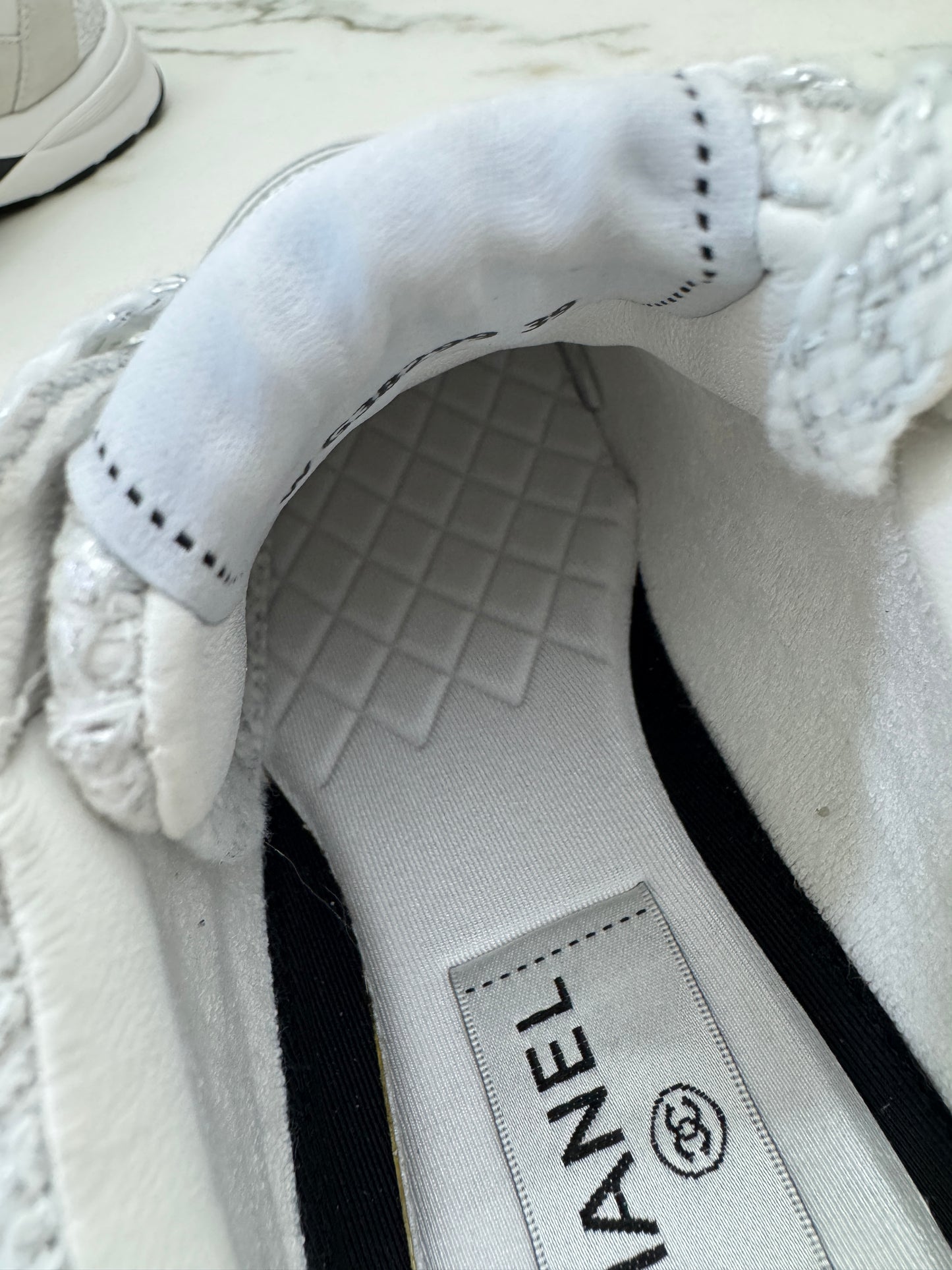 CHANEL 銀白色粗花呢Tweed Sneakers