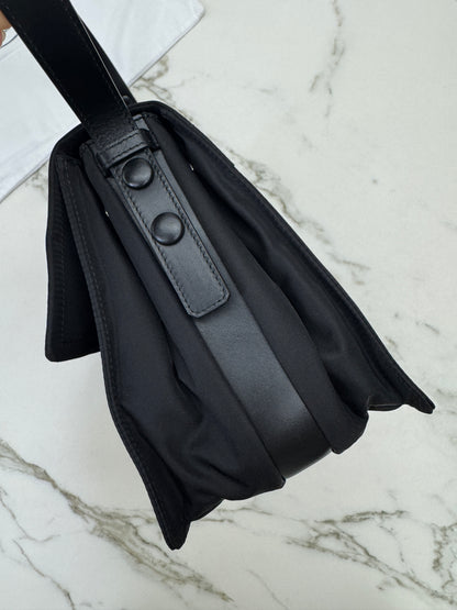 PRADA Cini 郵差包黑色 Medium