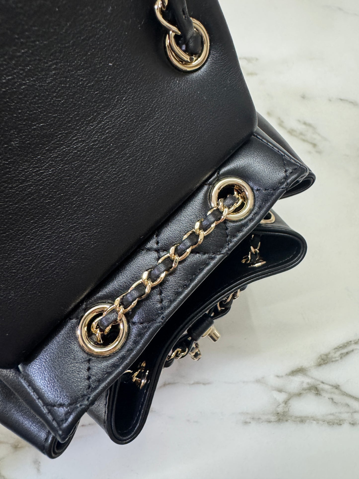 CHANEL Duma 胎牛皮 黑色 Small