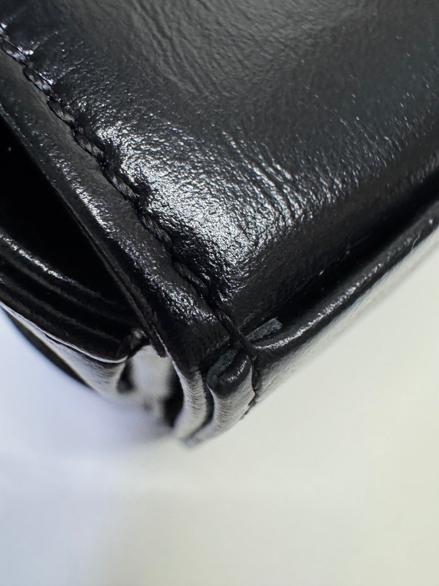 BV 8格油臘皮腰包