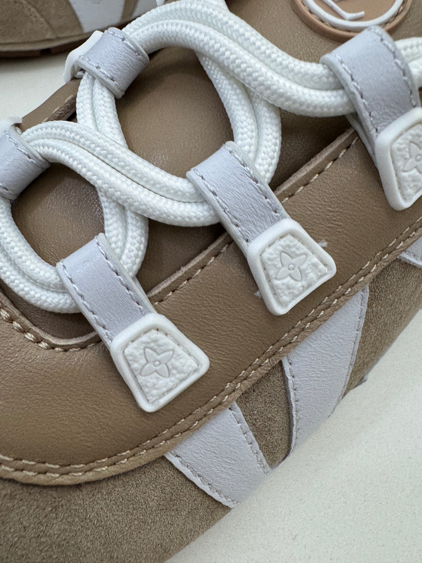 LV Sneakerina 卡其色