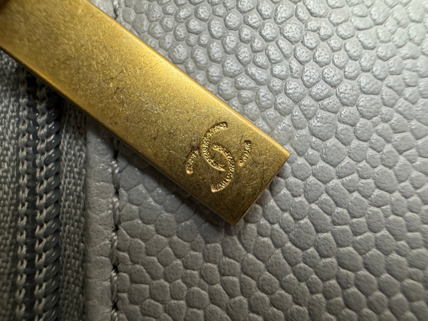 CHANEL 愛心金球 灰色 Mini Flap Bag 20cm