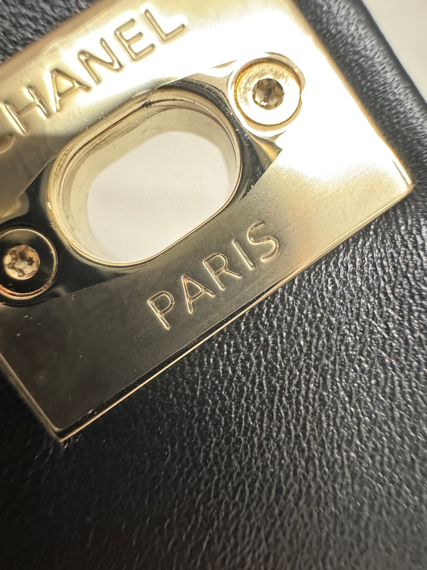 CHANEL Duma 胎牛皮 黑色 Small