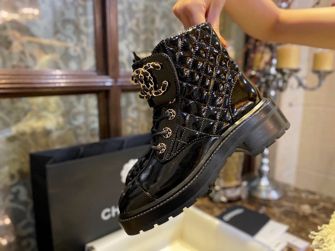 CHANEL 亮面皺牛皮 菱格馬丁靴 大logo