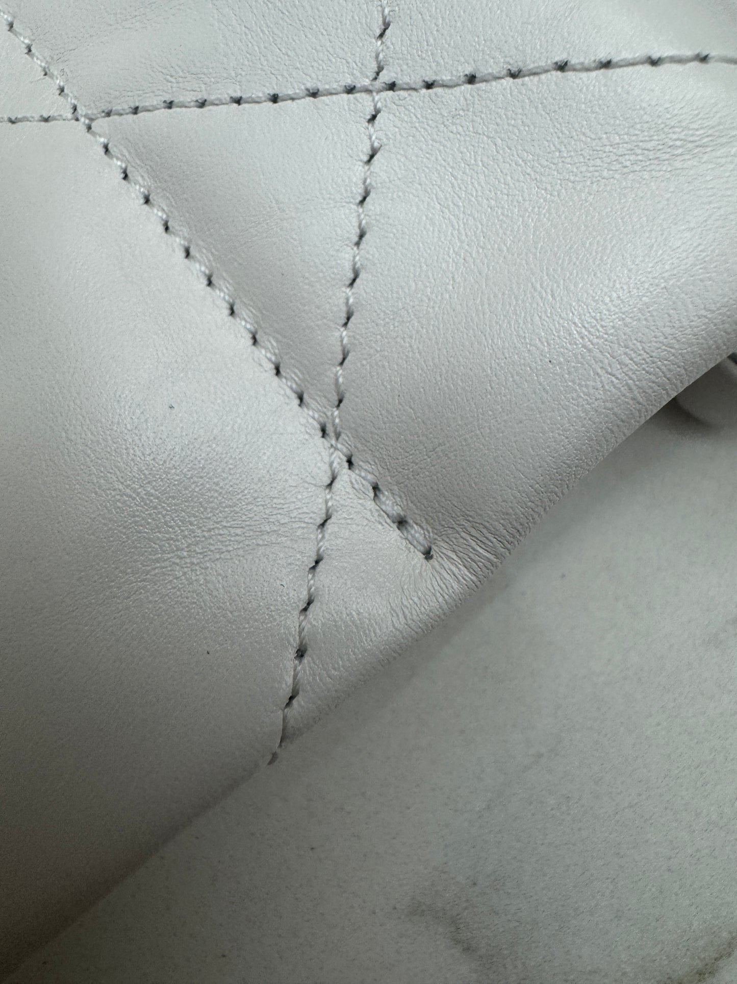 CHANEL 22Bag Small 白銀