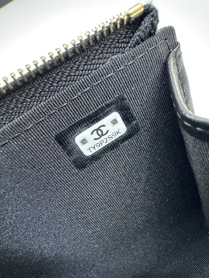 CHANEL L型拉鏈卡包 雕刻菱格扣