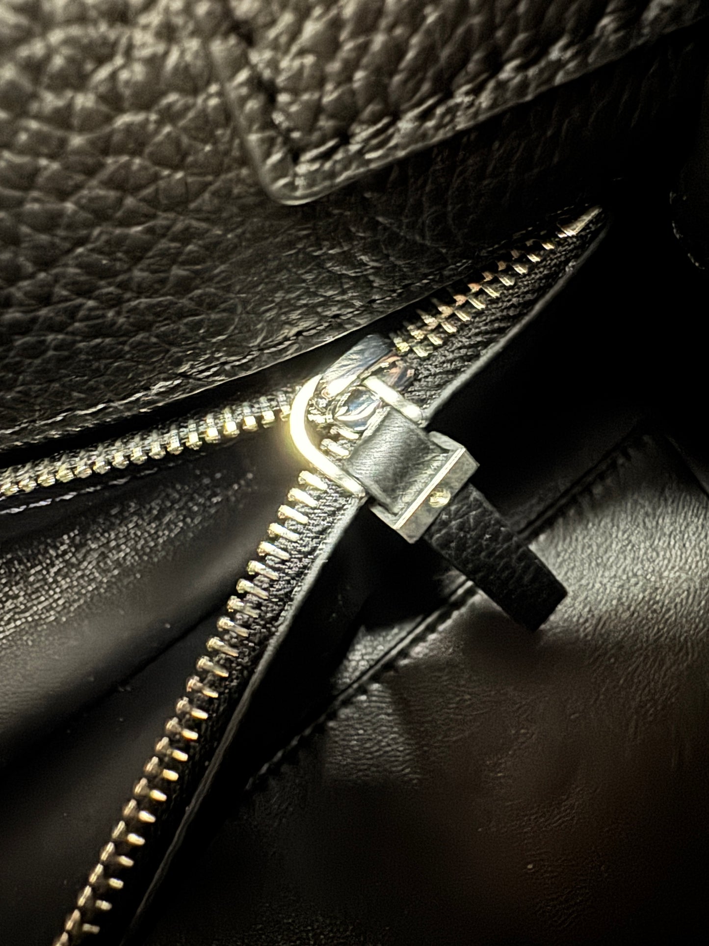 THE ROW Shoulder Marguax 12 黑色荔枝紋 Black Grained Calfskin