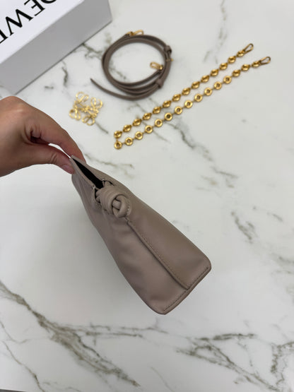 LOEWE Mini Flamenco Purse 沙色 Sand【另加胸針和甜甜圈鏈條】