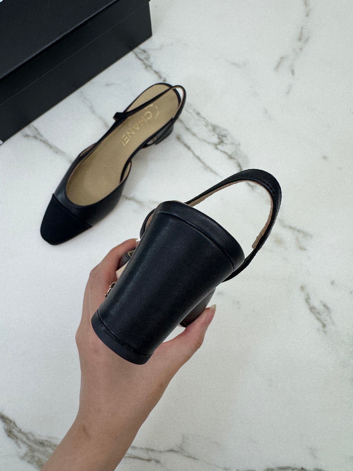 CHANEL Slingback 黑色羊皮