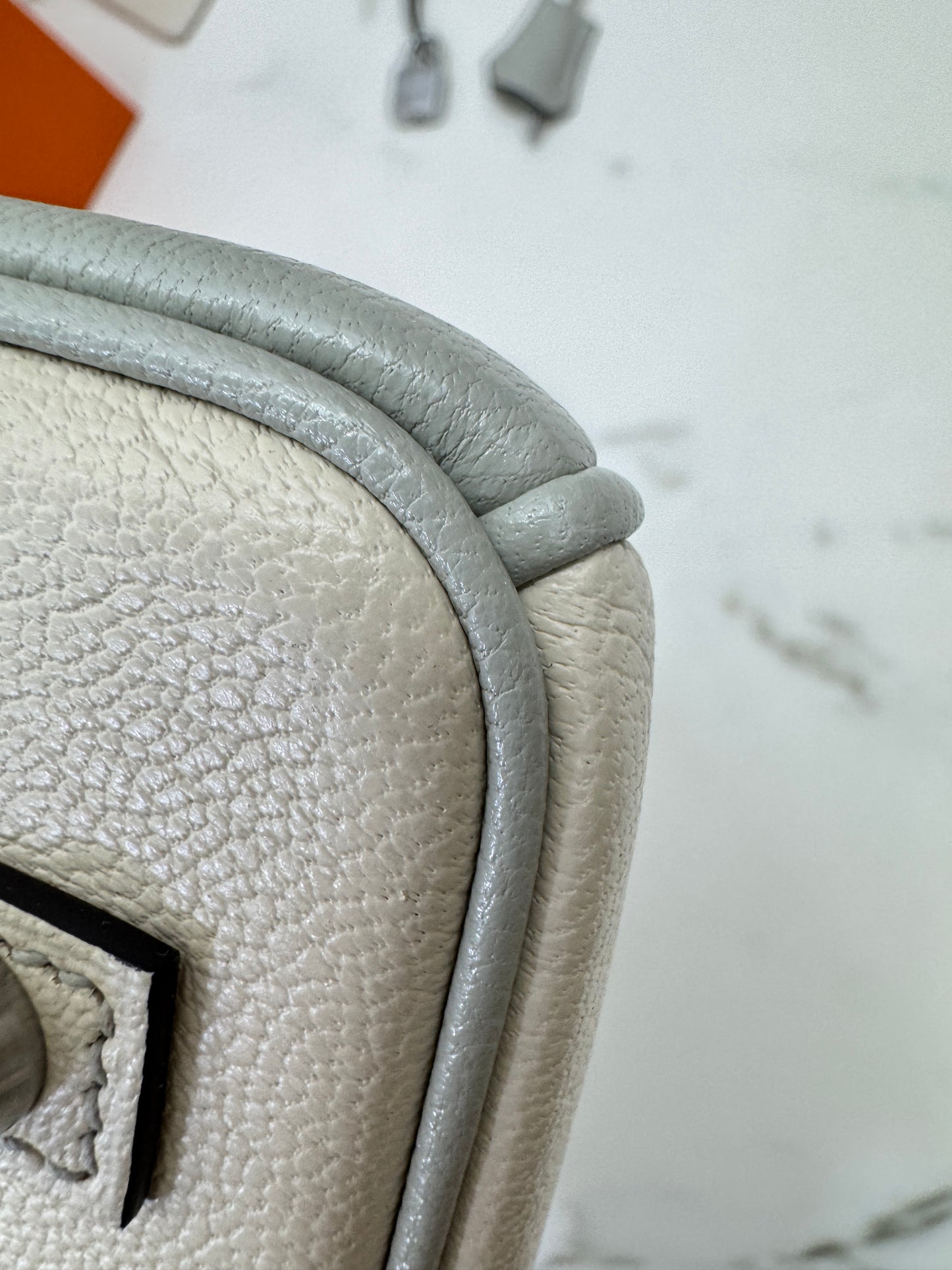 HERMES Birkin 25 SO 奶昔白拼珍珠灰 山羊皮 拉絲銀扣