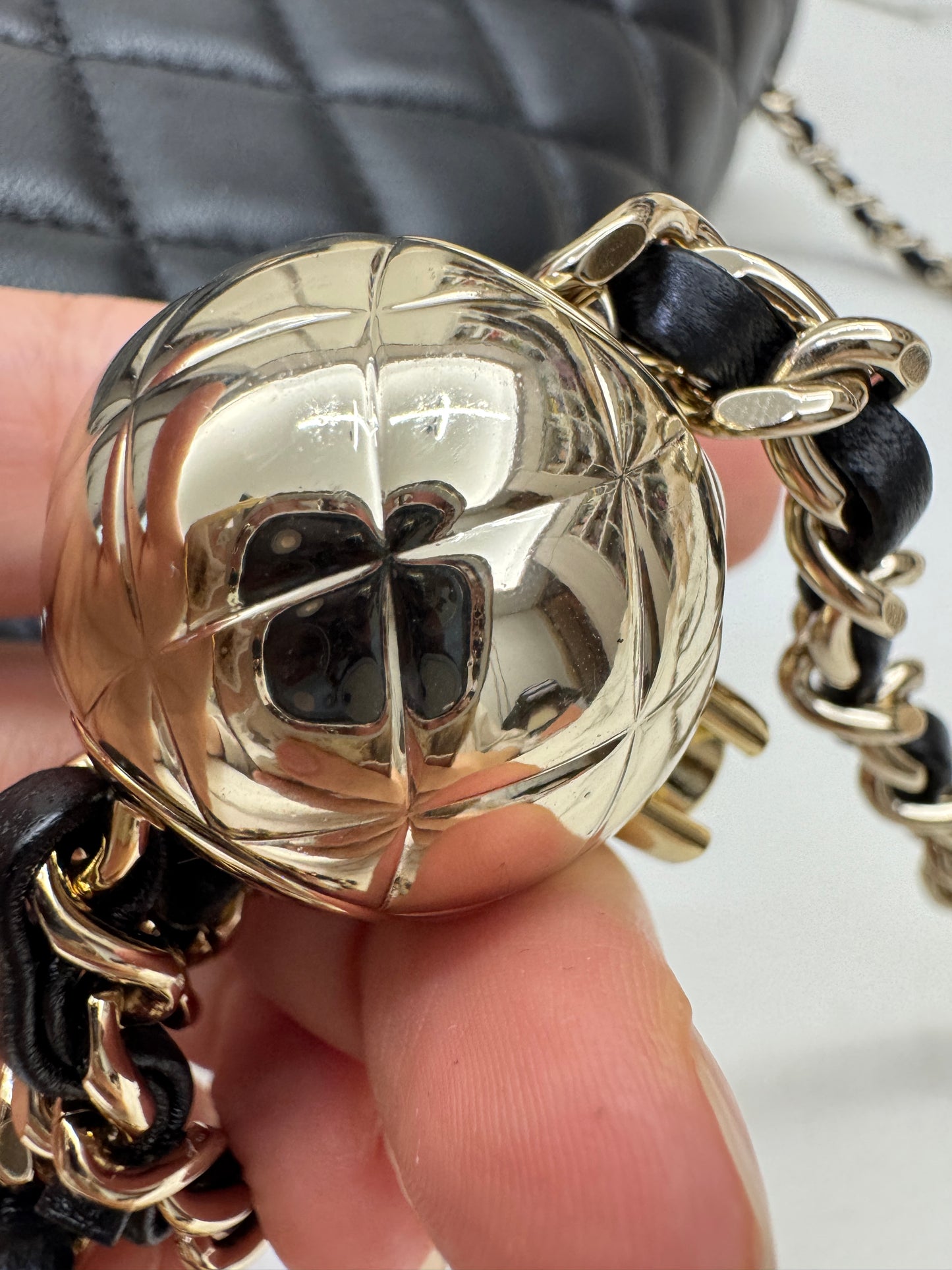 CHANEL 25K 亮面淺金球 Mini CF17 方胖子