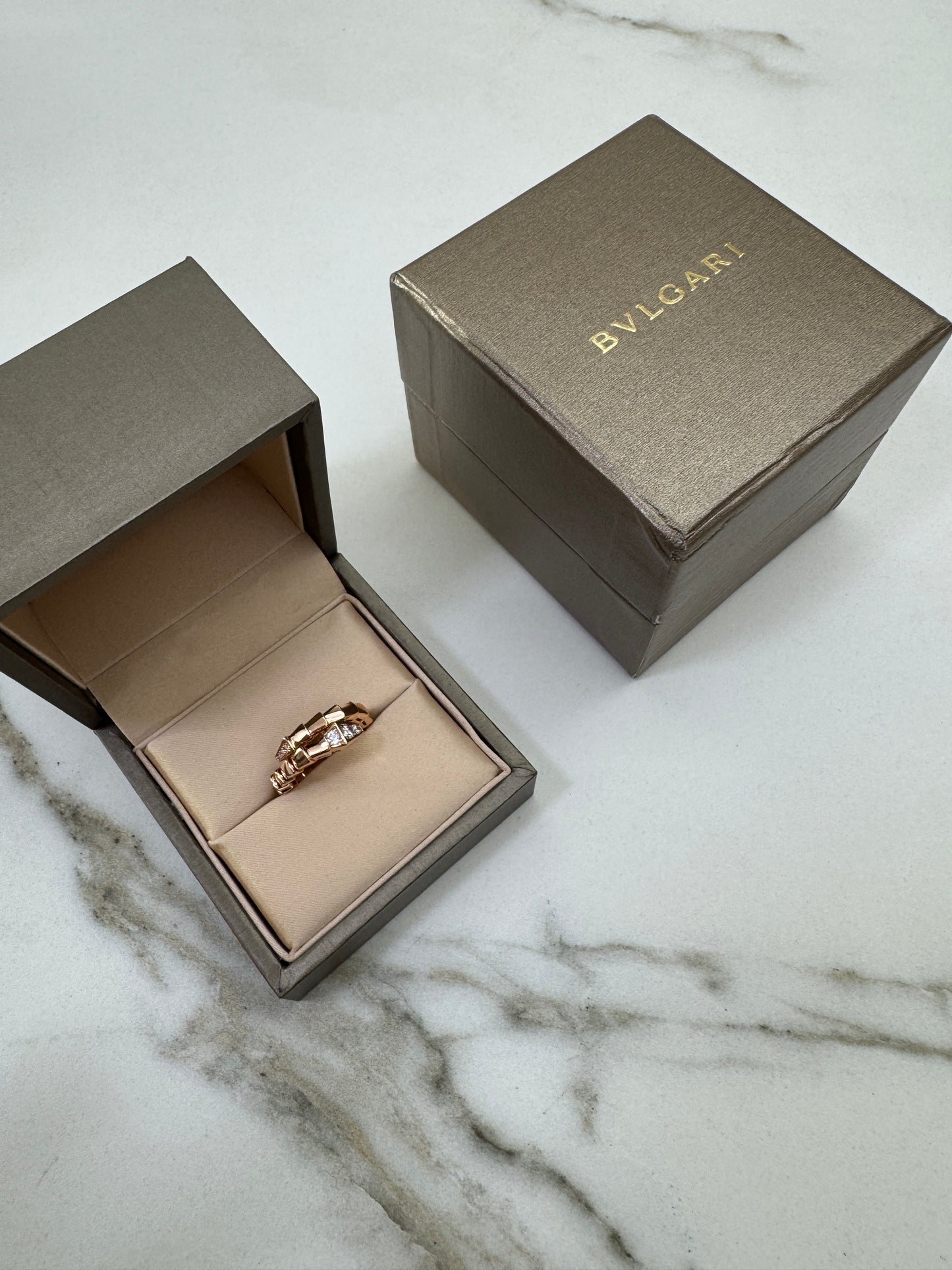 BVLGARI Serpenti 蛇骨戒指 玫瑰金