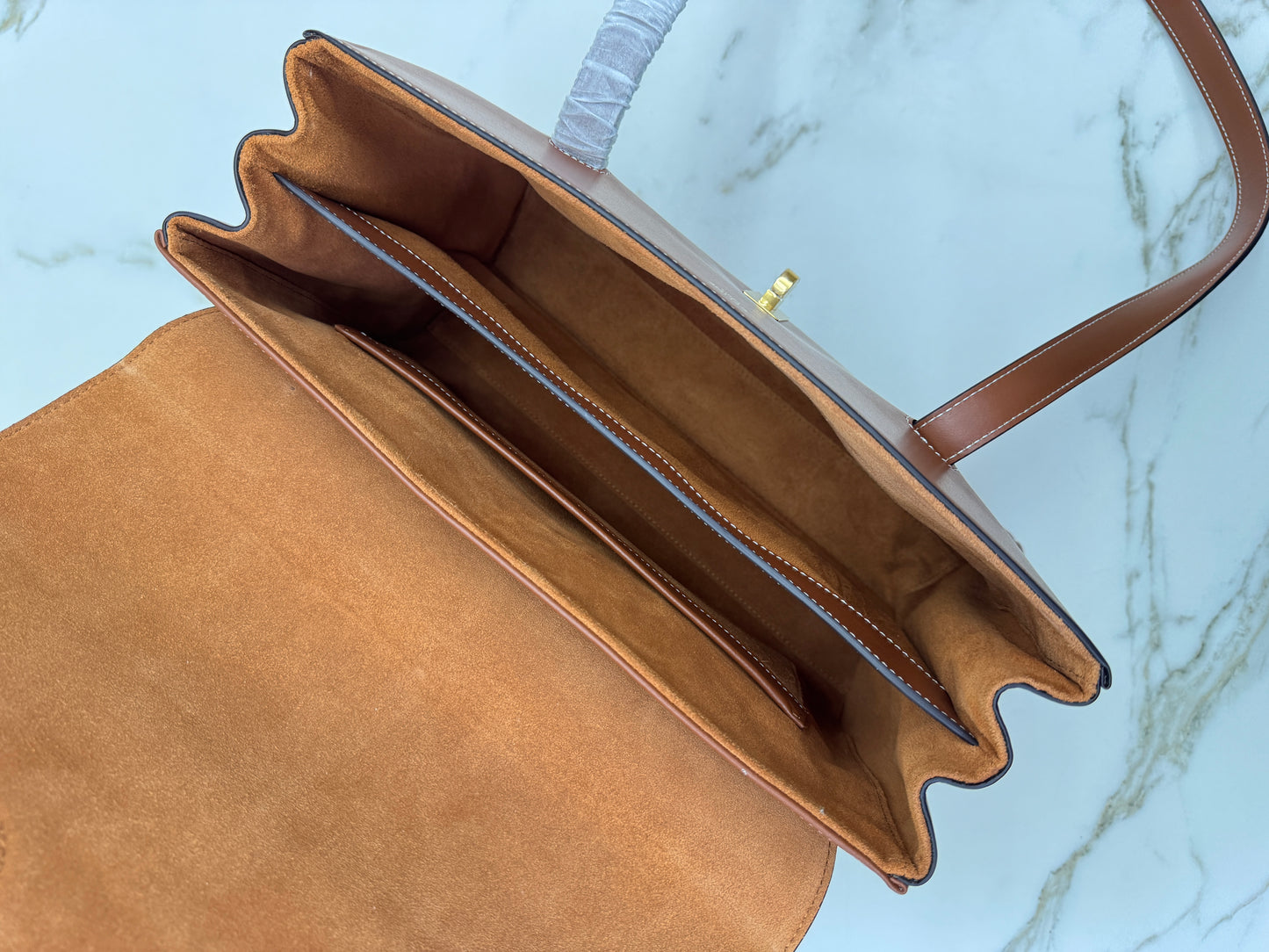 CELINE Soft 16 Medium 棕色