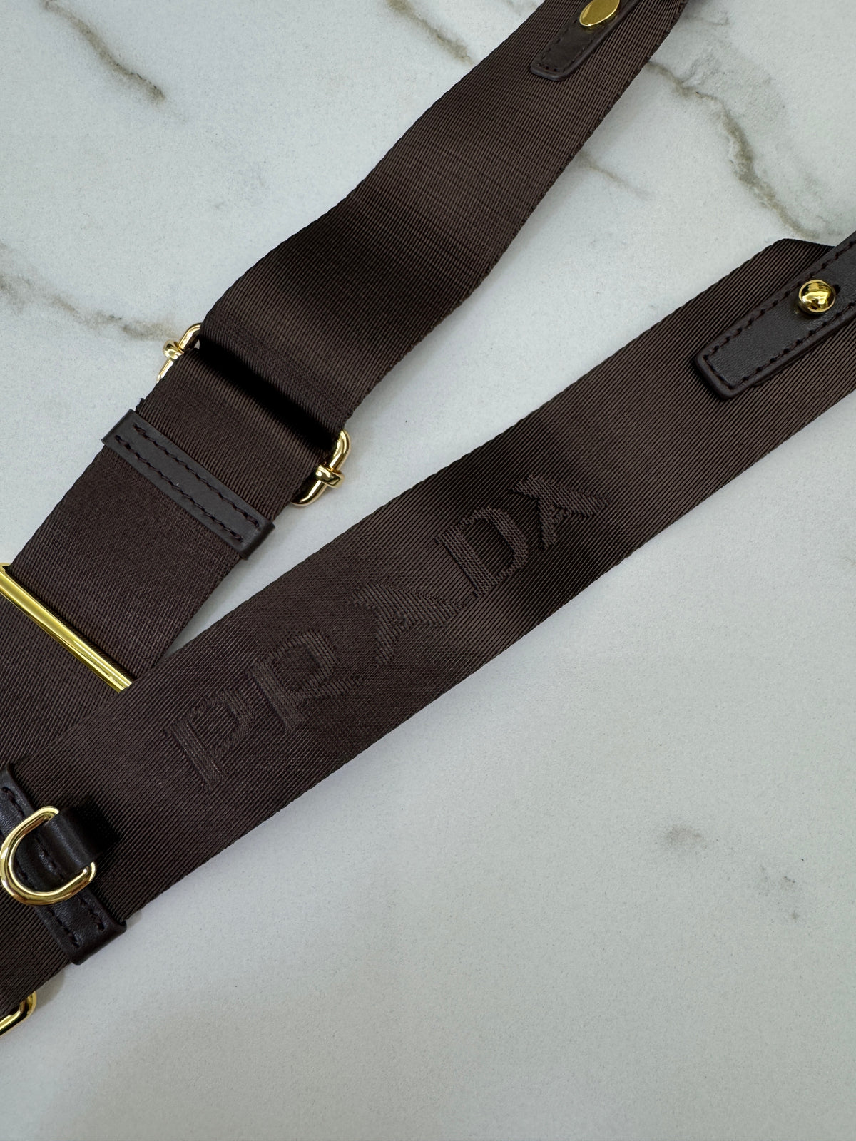 PRADA Re-nylon Explore Large 深棕色