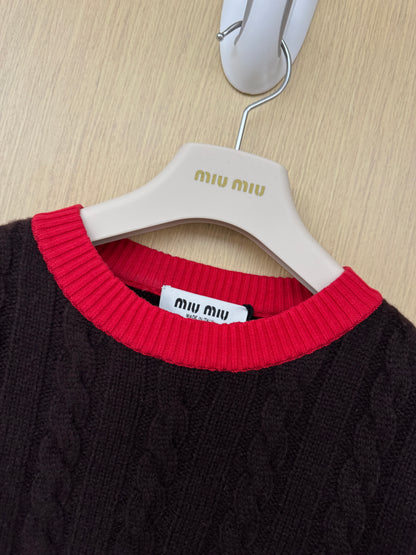 MIU MIU 深棕色拼紅色邊 短袖毛衣