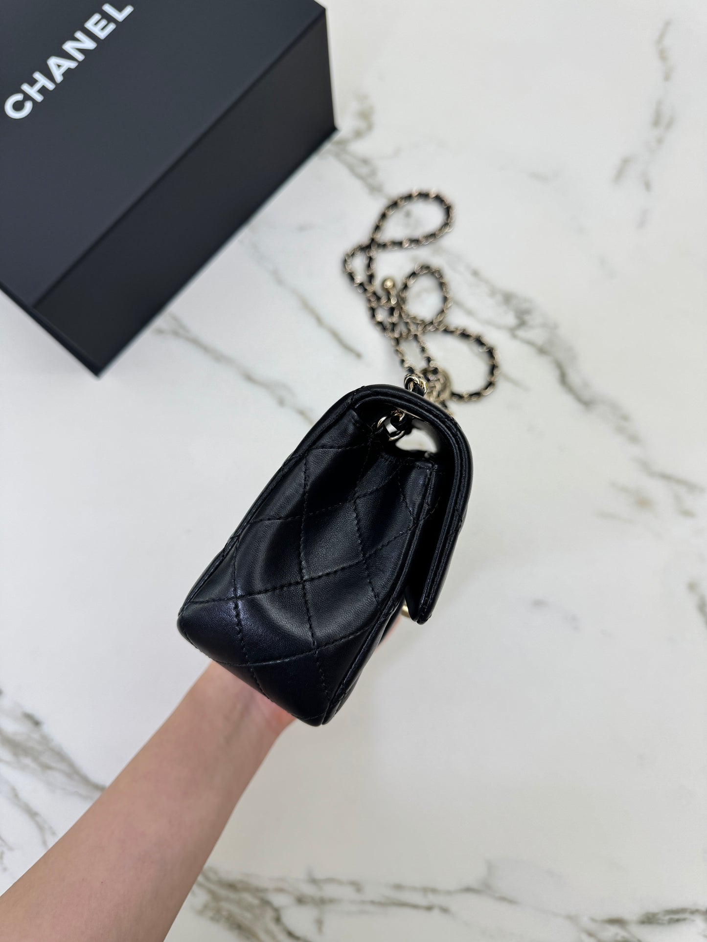 CHANEL 25K亮面淺金球 Mini CF20 Pearl Crush