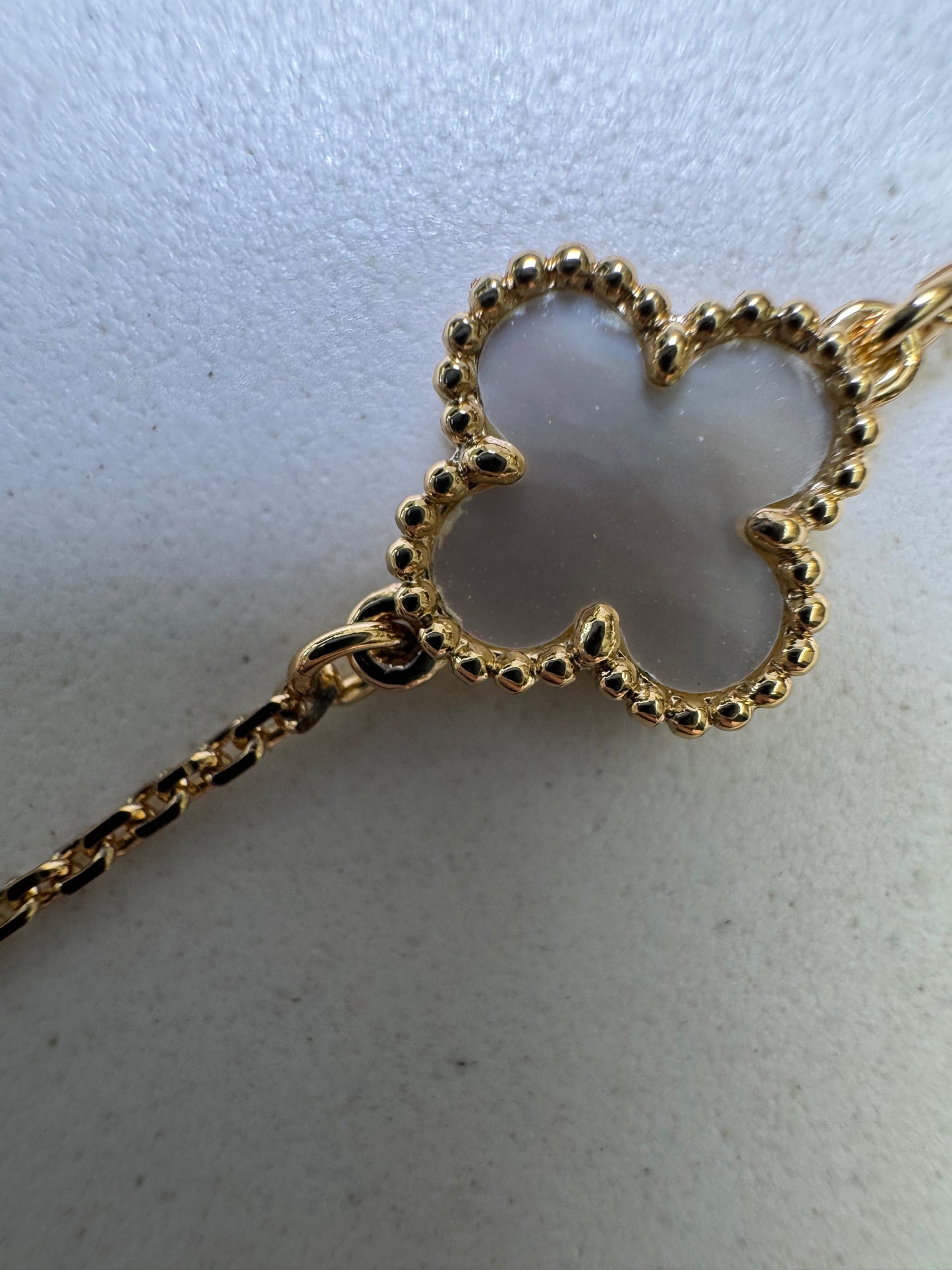 VCA Sweet Alhambra 白貝母金色手鏈 Mini Bracelets