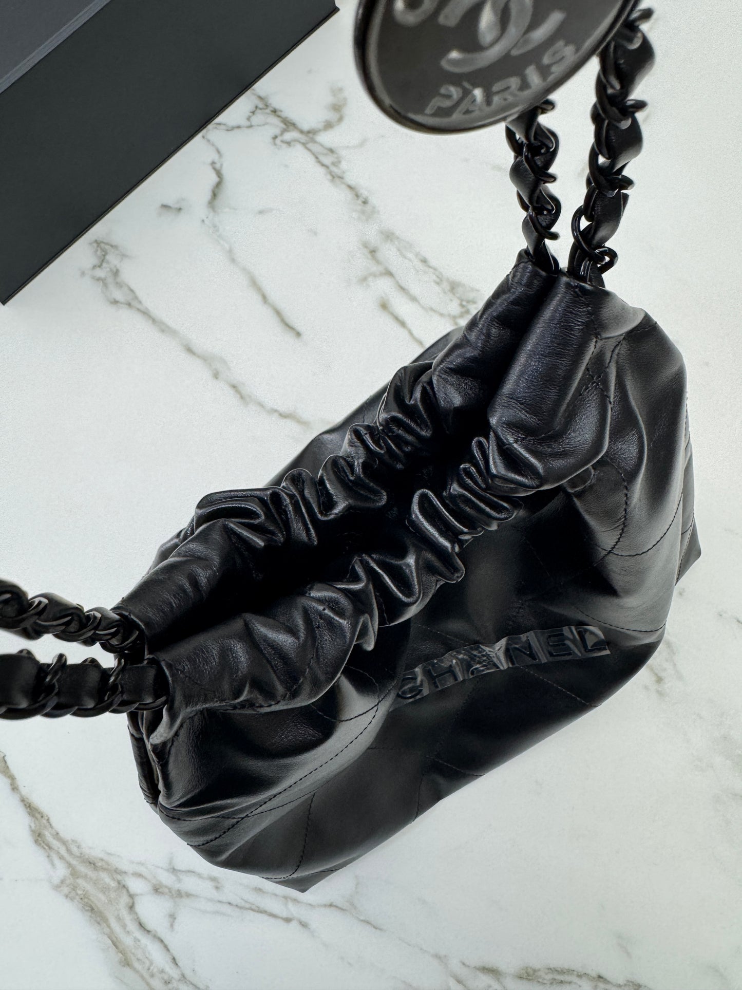 CHANEL 22Bag So Black Small