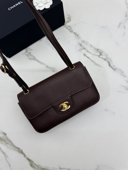 CHANEL Mini Maxi Flap 巧克力色