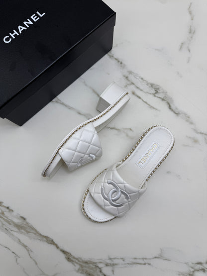 CHANEL 25P 粗跟拖鞋 白色