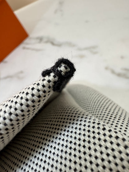 HERMES Mini Herbag 熊貓色 金扣 H Viking 帆布