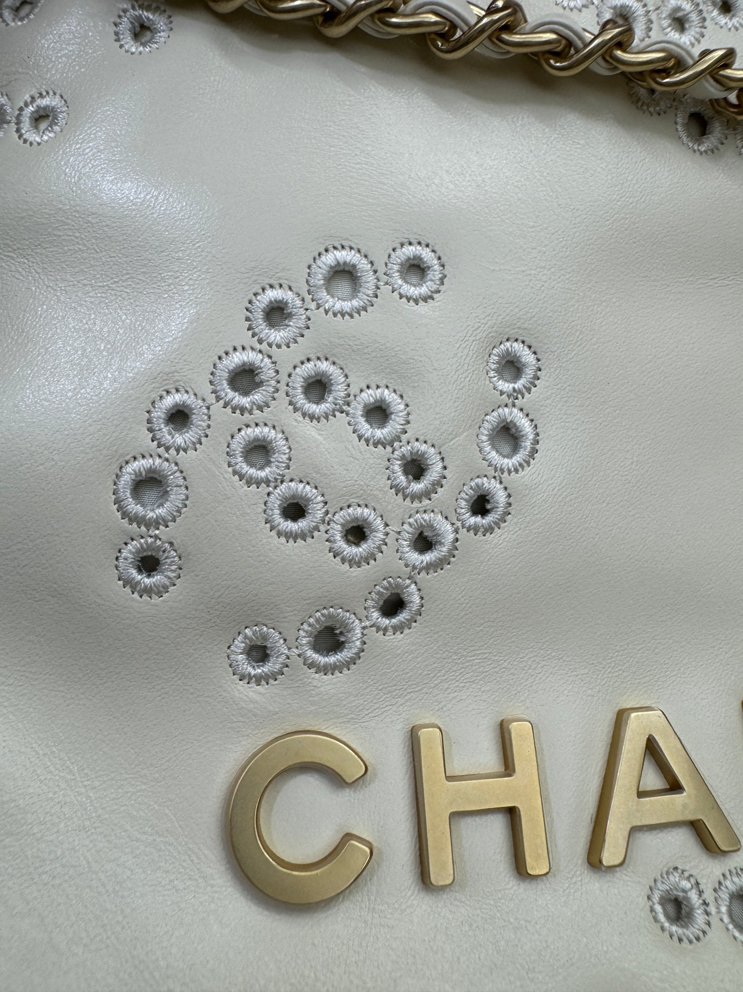 CHANEL 22Bag Mini 鏤空Logo