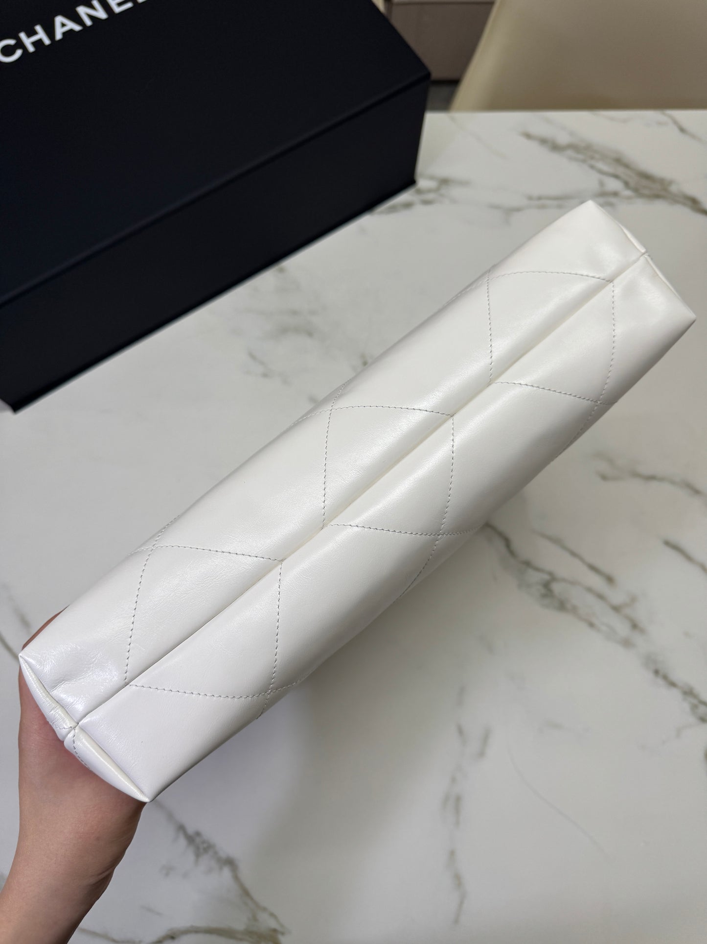 CHANEL 22 Bag Medium 白銀