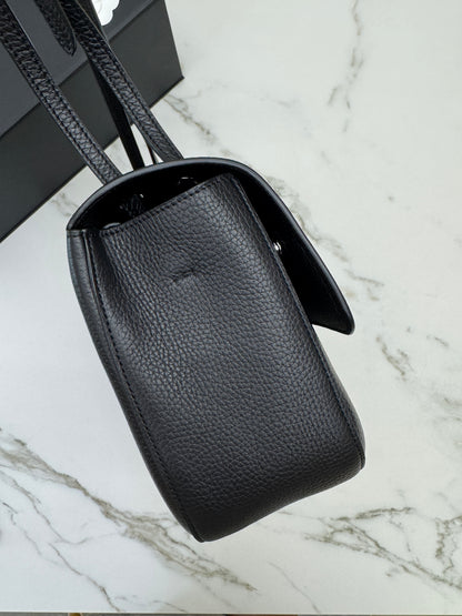 CHANEL 26S Maxi Flap Bag 黑銀小號（32cm)