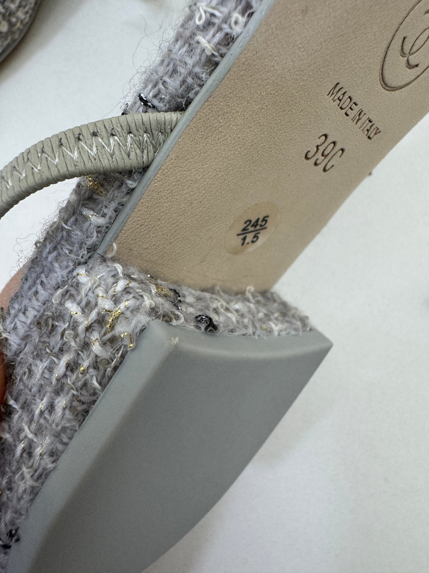 CHANEL 25B 灰白色金絲線Tweed Slingback