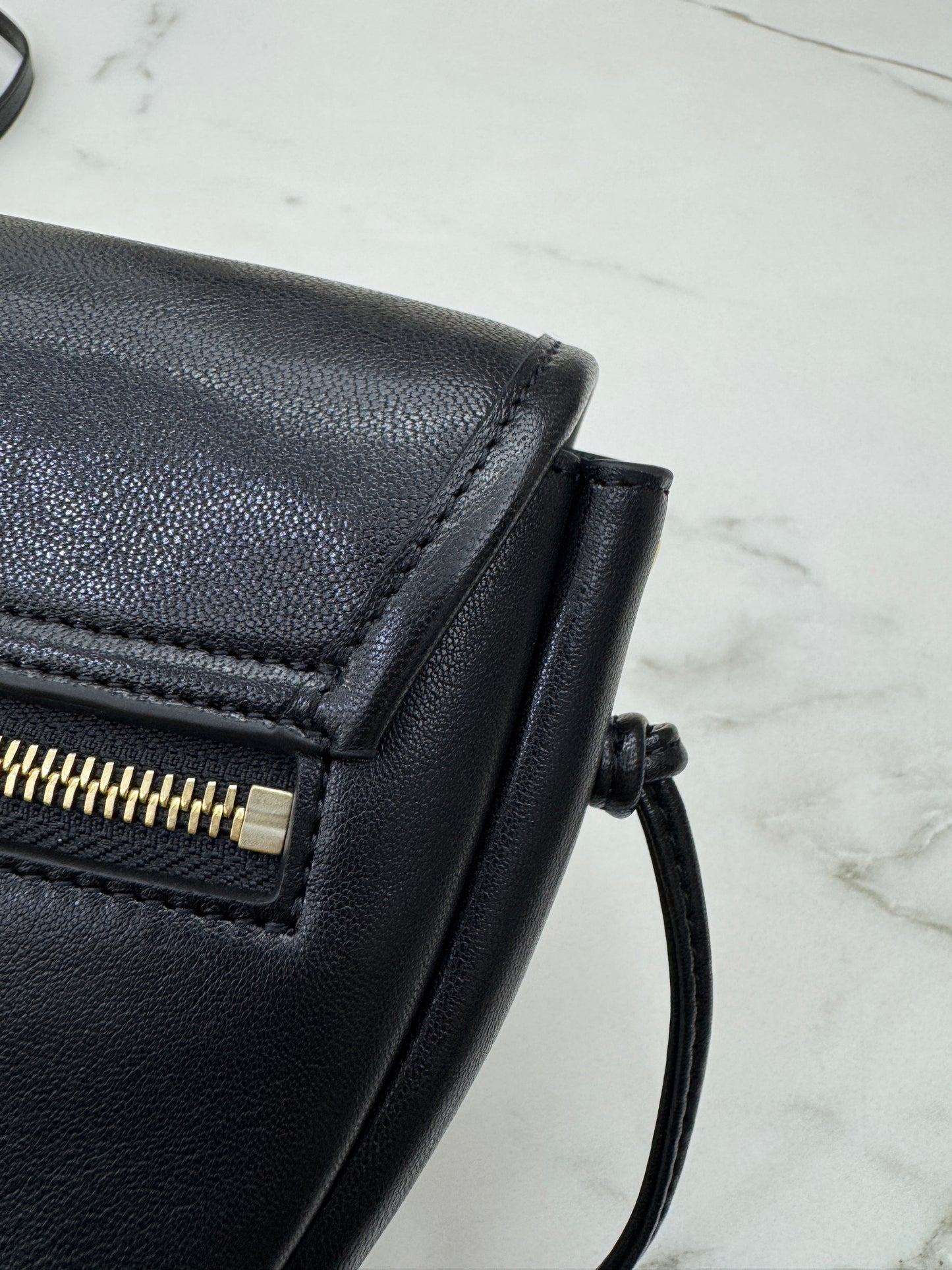 CELINE Soft Triomphe Half Moon 黑色