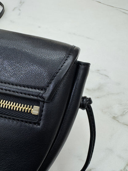 CELINE Soft Triomphe Half Moon 黑色