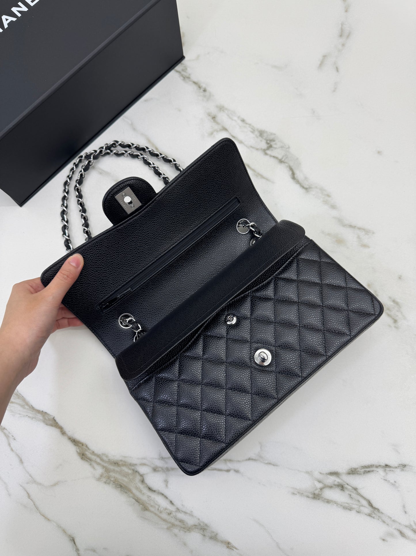CHANEL CF25 Medium 黑銀牛