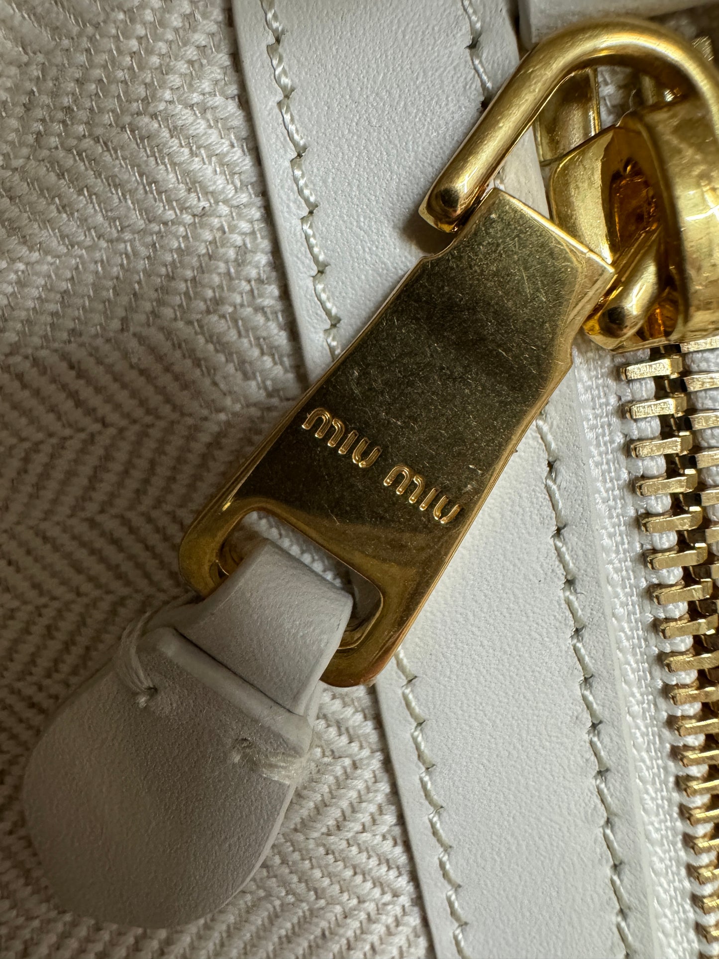 MIU MIU Ivy Tote 補丁白色