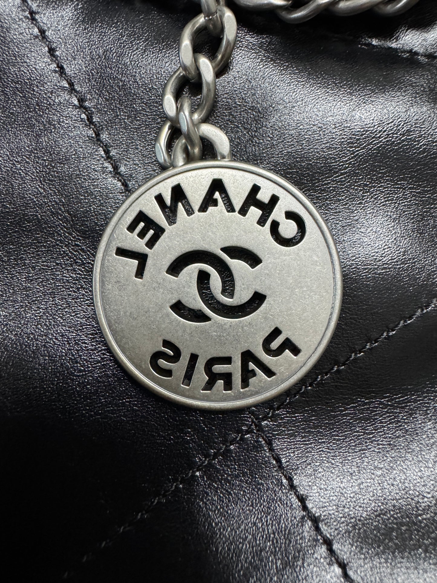 CHANEL 22 Bag Mini 黑銀