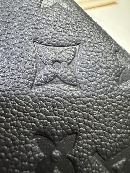 LV Rosalie 黑色全皮壓花零錢包