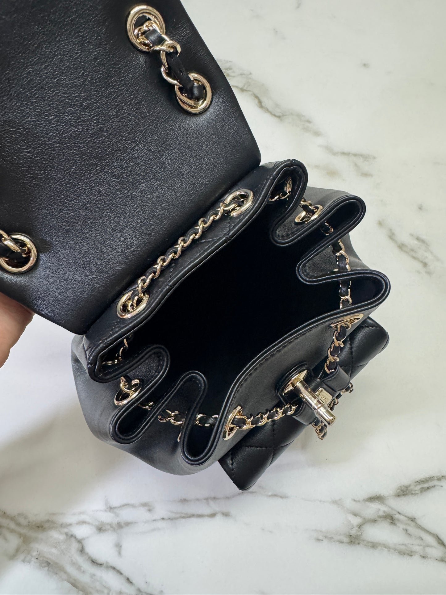 CHANEL Duma 胎牛皮 黑色 Small