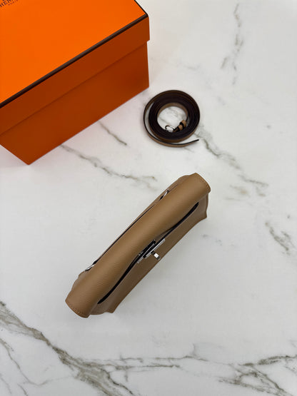 HERMES Kelly Danse 奶茶色銀扣 Chai Evercolor PHW