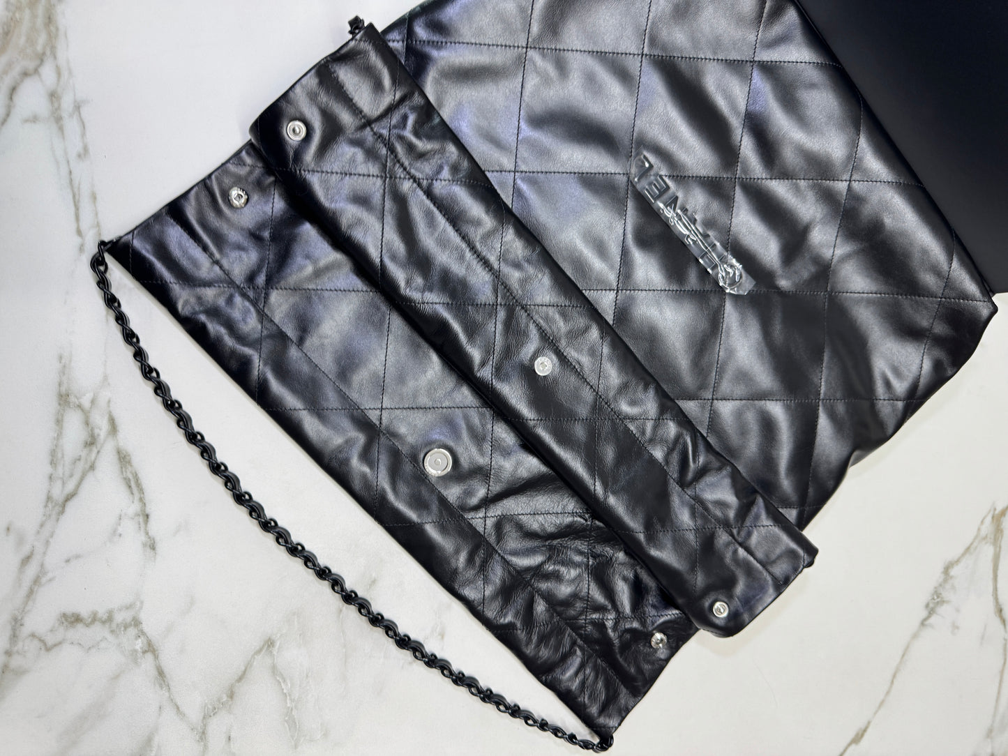 CHANEL 22 Bag Large So Black