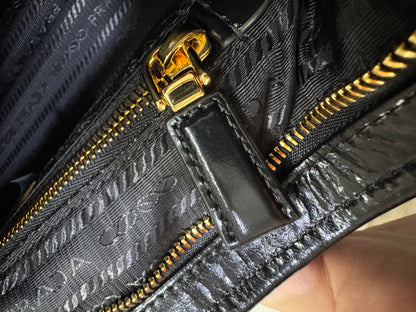 PRADA Soft Lux 中號 黑色
