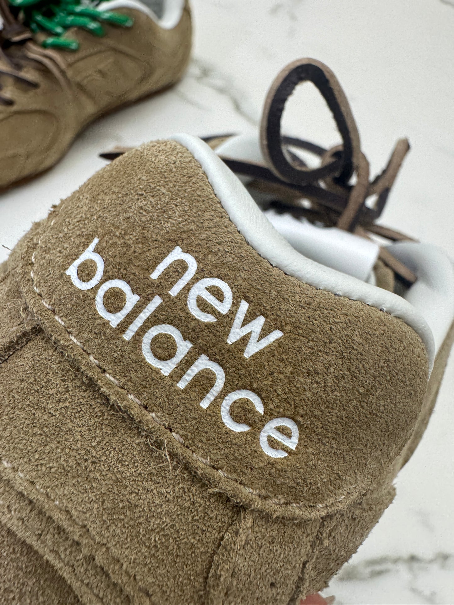 MIU MIU X NB 530 卡其淺棕色運動鞋