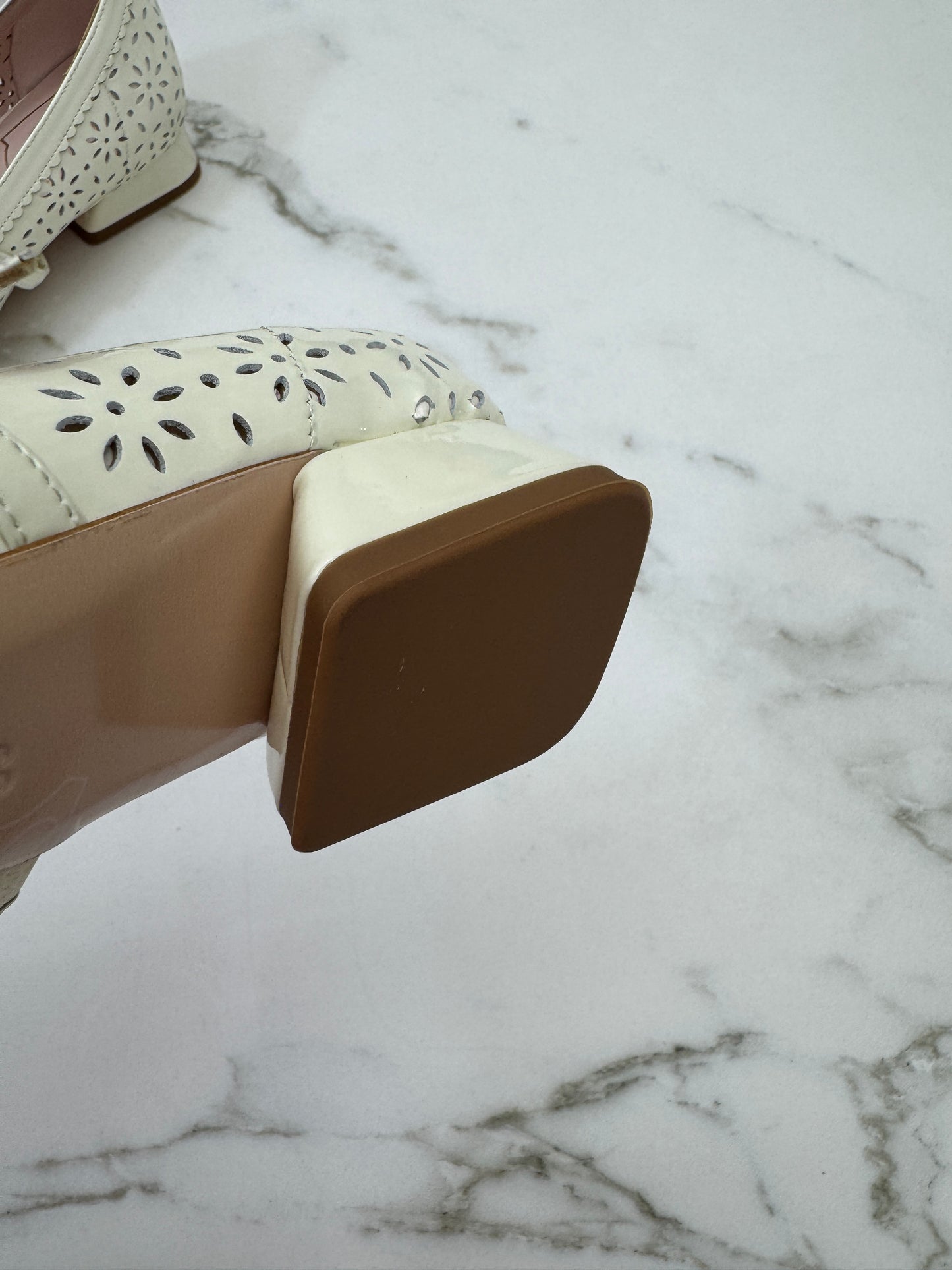 RV 小雛菊鏤空 Mary Jane