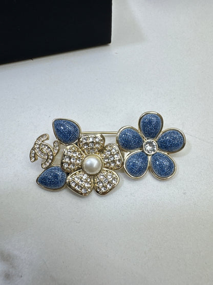 CHANEL 26C 牛仔花胸針