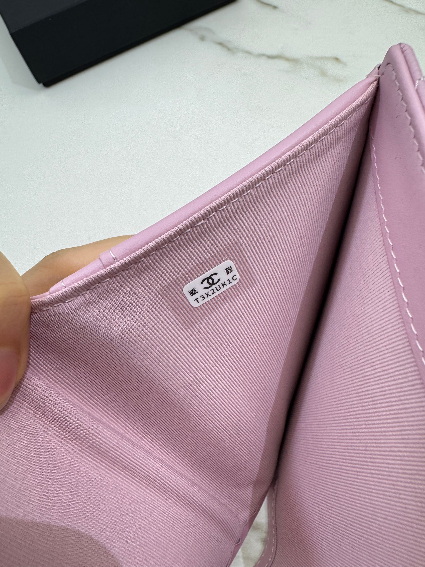 CHANEL Passport Holder 粉紅色淺金扣