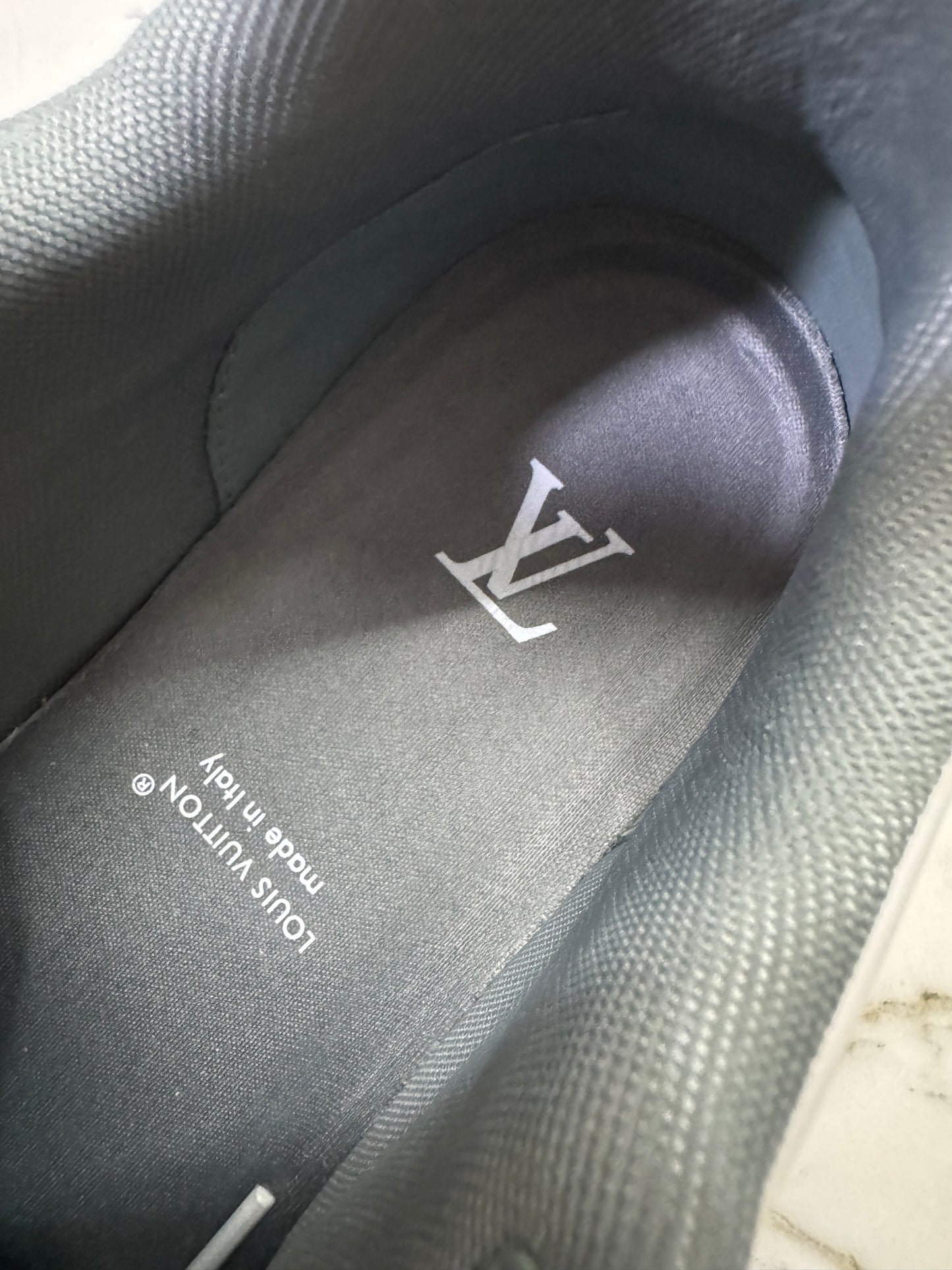 LV Trainer 25年灰牛仔