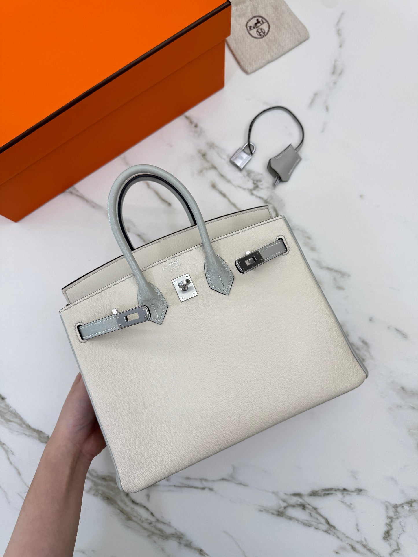 HERMES Birkin 25 SO 奶昔白拼珍珠灰 山羊皮 拉絲銀扣
